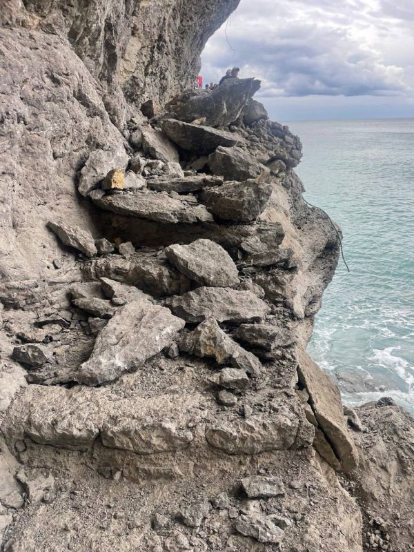 Ольга Шевцова: Внимание Обвал скалы в гроте Голицына Ольга Шевцова: Внимание Обвал скалы в гроте Голицына