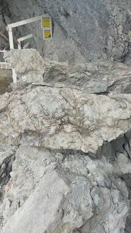 Ольга Шевцова: Внимание Обвал скалы в гроте Голицына Ольга Шевцова: Внимание Обвал скалы в гроте Голицына