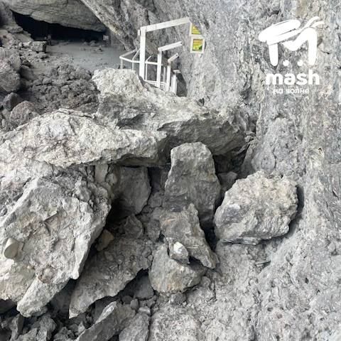 Часть скалы обрушилась на Голицынской тропе в Новом Свете из-за ливней Часть скалы обрушилась на Голицынской тропе в Новом Свете из-за ливней
