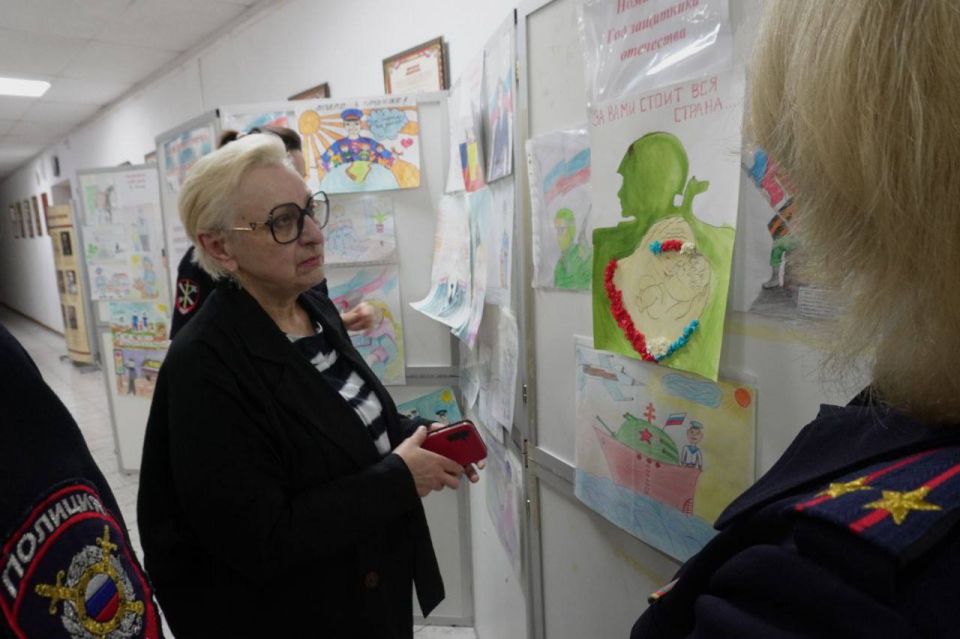 В Крыму подвели итоги регионального этапа конкурса «Мои родители работают в полиции» В Крыму подвели итоги регионального этапа конкурса «Мои родители работают в полиции»