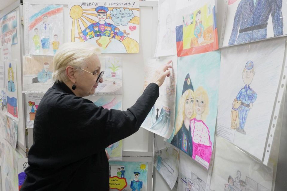 В Крыму подвели итоги регионального этапа конкурса «Мои родители работают в полиции» В Крыму подвели итоги регионального этапа конкурса «Мои родители работают в полиции»