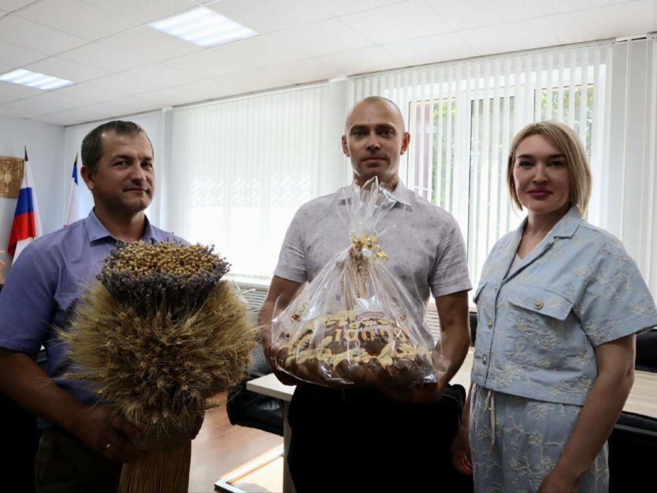 Инна Федоренко: С сердечным теплом поздравляю всех тружеников агропромышленного комплекса нашего района, республики и страны с днём работника сельского хозяйства и перерабатывающей промышленности! Инна Федоренко: С сердечным теплом поздравляю всех тружеников агропромышленного комплекса нашего района, республики и страны с днём работника сельского хозяйства и перерабатывающей промышленности!