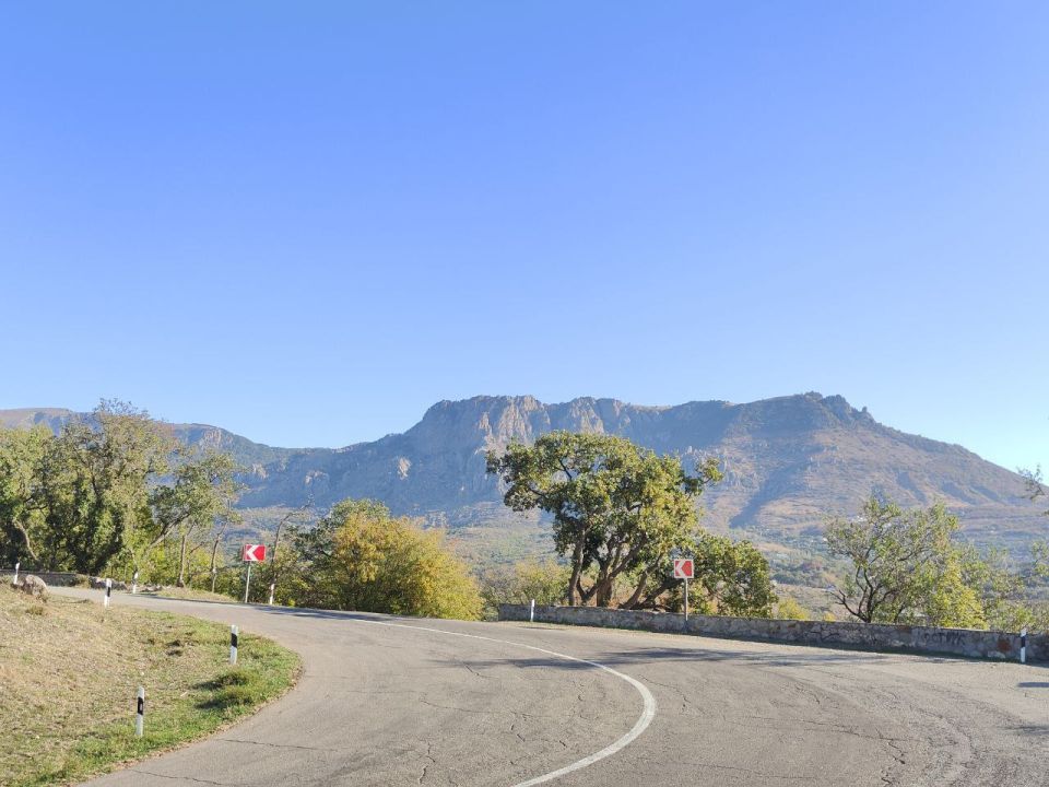 Галина Огнёва: Золотая крымская осень… Она окутывает землю нежным теплом, раскрашивает пейзажи в мягкие, бархатные краски и наполняет воздух особым, волнующим спокойствием Галина Огнёва: Золотая крымская осень… Она окутывает землю нежным теплом, раскрашивает пейзажи в мягкие, бархатные краски и наполняет воздух особым, волнующим спокойствием