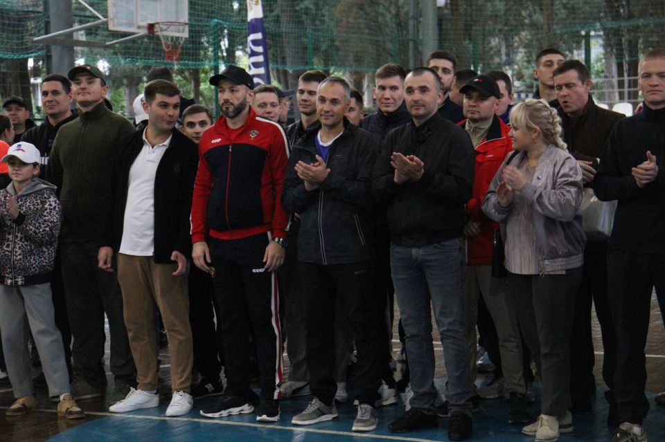 В упорной борьбе, проходившей в дружественной обстановке, зрители увидели множество матчей и высокий уровень мастерства игроков команд, стремившихся стать чемпионами В упорной борьбе, проходившей в дружественной обстановке, зрители увидели множество матчей и высокий уровень мастерства игроков команд, стремившихся стать чемпионами