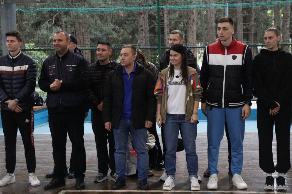 В упорной борьбе, проходившей в дружественной обстановке, зрители увидели множество матчей и высокий уровень мастерства игроков команд, стремившихся стать чемпионами В упорной борьбе, проходившей в дружественной обстановке, зрители увидели множество матчей и высокий уровень мастерства игроков команд, стремившихся стать чемпионами