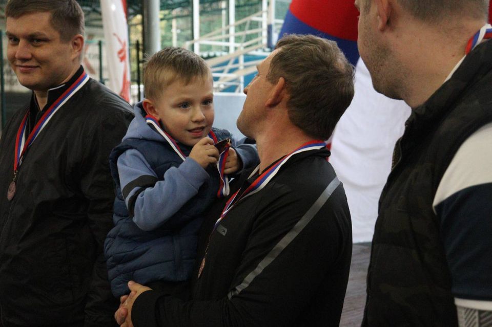 В упорной борьбе, проходившей в дружественной обстановке, зрители увидели множество матчей и высокий уровень мастерства игроков команд, стремившихся стать чемпионами В упорной борьбе, проходившей в дружественной обстановке, зрители увидели множество матчей и высокий уровень мастерства игроков команд, стремившихся стать чемпионами