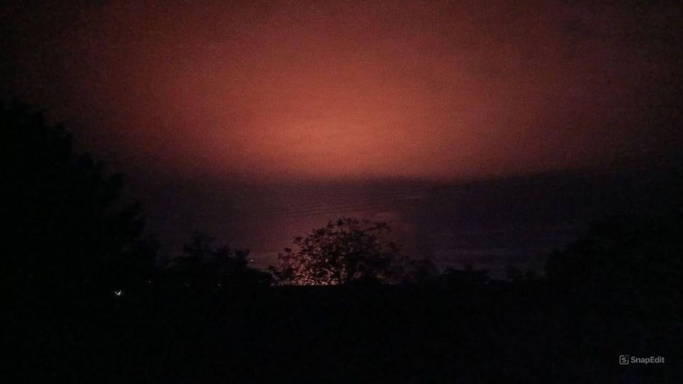 Враг атакует Крым, горит нефтебаза в Феодосии