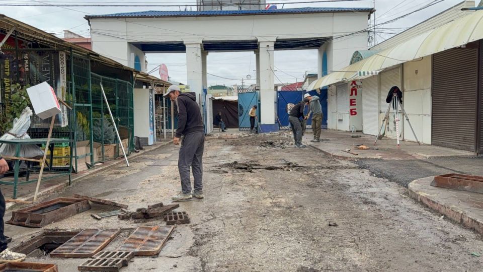 На центральном рынке Керчи завершены работы по обустройству системы ливневой канализации На центральном рынке Керчи завершены работы по обустройству системы ливневой канализации