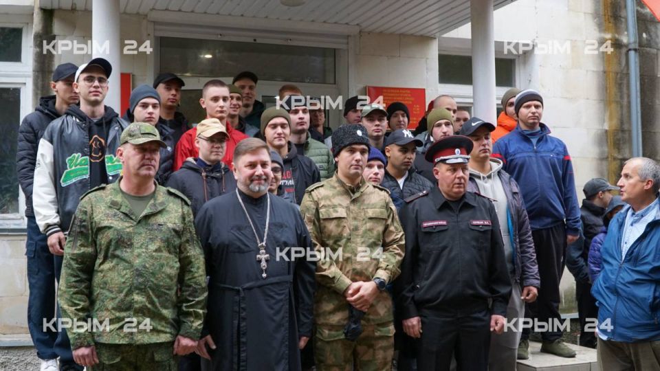 Первые призывники из Крыма отправились на службу Первые призывники из Крыма отправились на службу