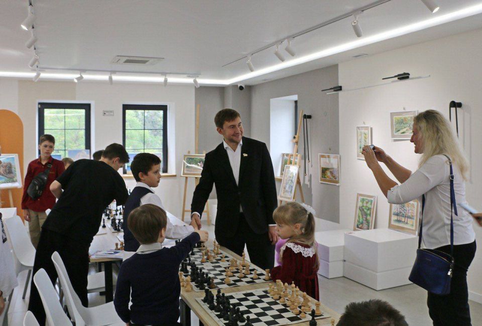 Кирилл Чебышев: Рад приветствовать в нашем городе сенатора Российской Федерации, представителя от Государственного Совета Республики Крым, члена Комитета Совета Федерации по социальной политике, гроссмейстера Сергея... Кирилл Чебышев: Рад приветствовать в нашем городе сенатора Российской Федерации, представителя от Государственного Совета Республики Крым, члена Комитета Совета Федерации по социальной политике, гроссмейстера Сергея...