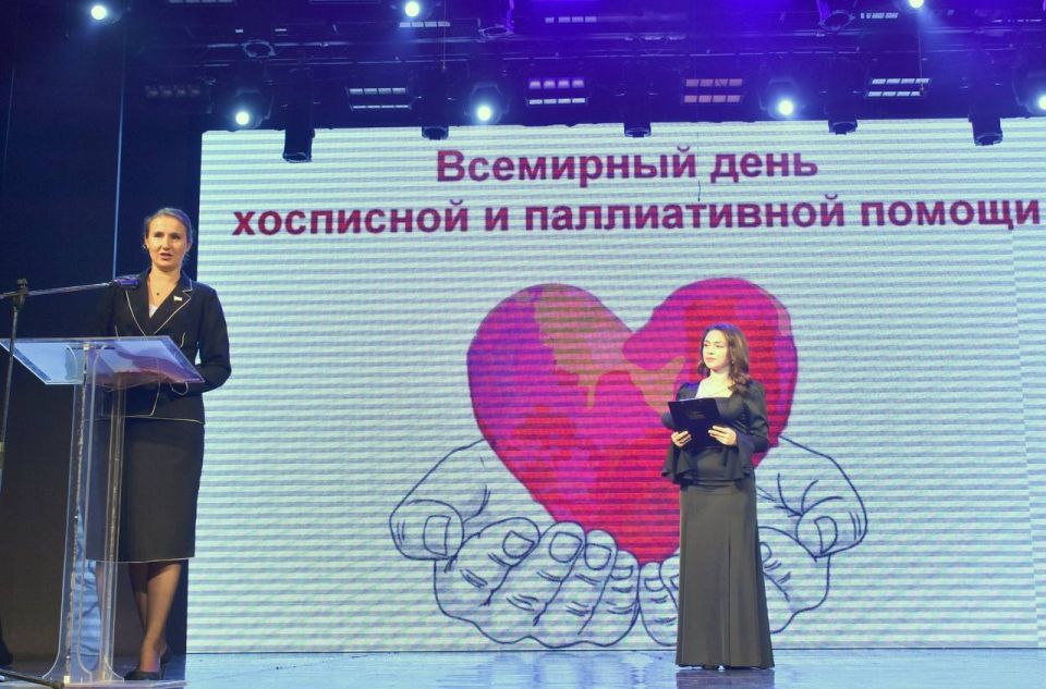 Анна Рубель поздравила Республиканский центр паллиативной помощи с юбилеем Анна Рубель поздравила Республиканский центр паллиативной помощи с юбилеем
