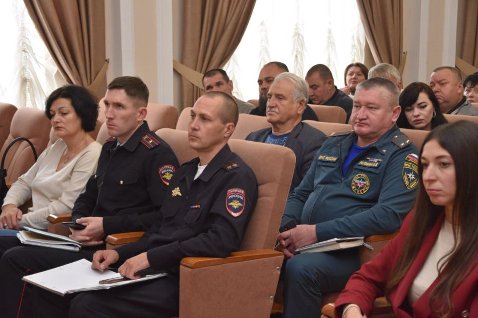 В Симферополе состоялось оперативно-хозяйственное совещание, в ходе которого руководители структурных подразделений отчитались о проделанной работе В Симферополе состоялось оперативно-хозяйственное совещание, в ходе которого руководители структурных подразделений отчитались о проделанной работе