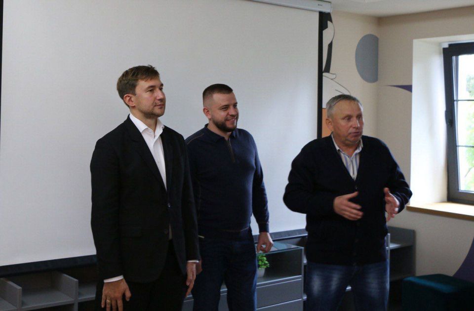 Кирилл Чебышев: Рад приветствовать в нашем городе сенатора Российской Федерации, представителя от Государственного Совета Республики Крым, члена Комитета Совета Федерации по социальной политике, гроссмейстера Сергея... Кирилл Чебышев: Рад приветствовать в нашем городе сенатора Российской Федерации, представителя от Государственного Совета Республики Крым, члена Комитета Совета Федерации по социальной политике, гроссмейстера Сергея...