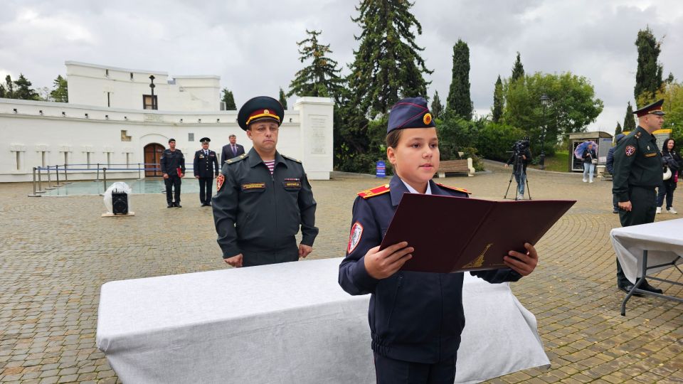 Учащиеся севастопольского профильного класса Росгвардии дали клятву на верность Отечеству на Малаховом Кургане Учащиеся севастопольского профильного класса Росгвардии дали клятву на верность Отечеству на Малаховом Кургане