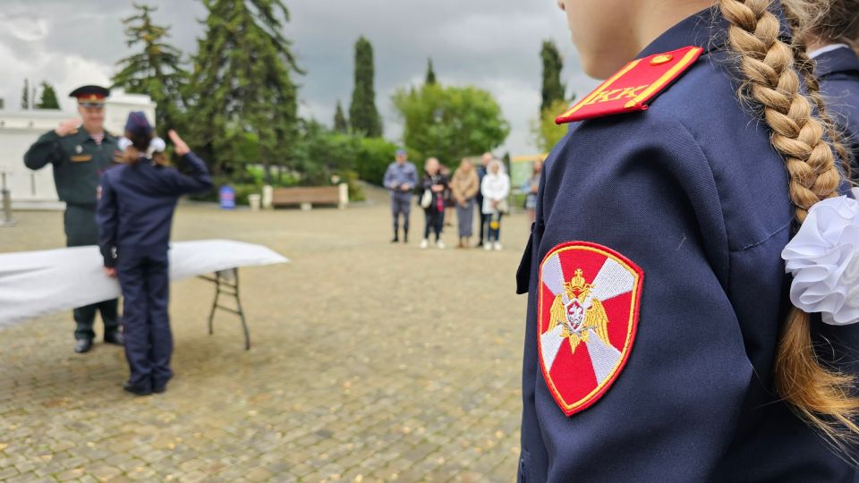 Учащиеся севастопольского профильного класса Росгвардии дали клятву на верность Отечеству на Малаховом Кургане Учащиеся севастопольского профильного класса Росгвардии дали клятву на верность Отечеству на Малаховом Кургане