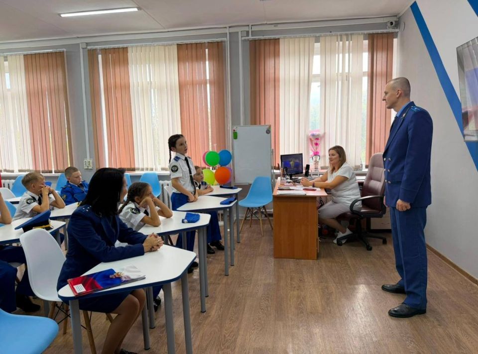 Работники прокуратуры Красногвардейского района провели занятие для учащихся кадетского класса Работники прокуратуры Красногвардейского района провели занятие для учащихся кадетского класса