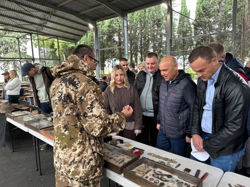 Ольга Торубарова: В рамках спартакиады, посвященной Дню памяти и славы крымских партизан и подпольщиков, для всех участников была организована военная выставка времен Великой Отечественной Войны Ольга Торубарова: В рамках спартакиады, посвященной Дню памяти и славы крымских партизан и подпольщиков, для всех участников была организована военная выставка времен Великой Отечественной Войны