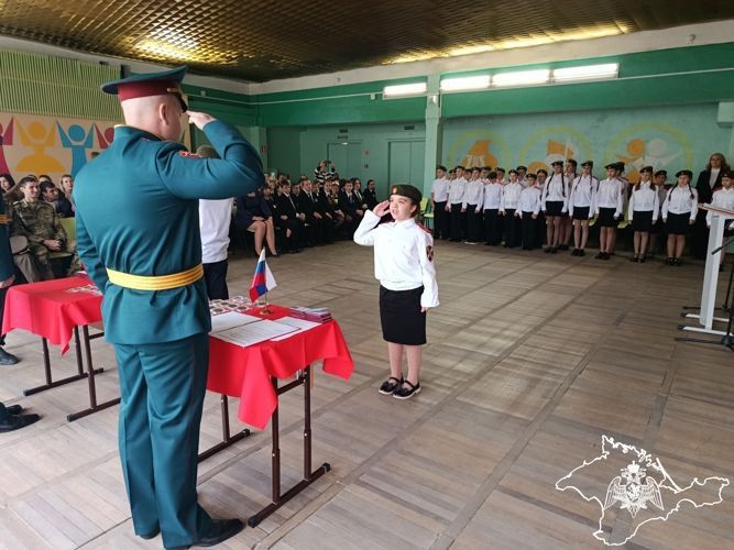 Профильный класс Росгвардии дал торжественную клятву в Крыму Профильный класс Росгвардии дал торжественную клятву в Крыму