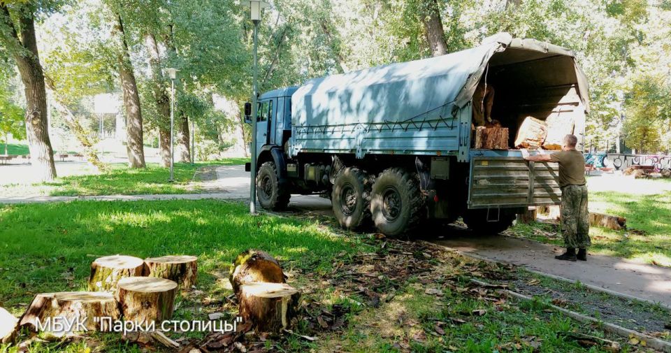 Продолжаем передавать "тепло": на обогрев бойцов СВО сегодня отправилась очередная партия дров из парков Симферополя Продолжаем передавать "тепло": на обогрев бойцов СВО сегодня отправилась очередная партия дров из парков Симферополя