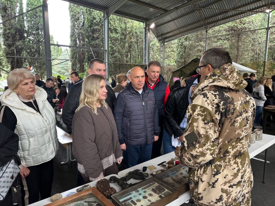 Ольга Торубарова: В рамках спартакиады, посвященной Дню памяти и славы крымских партизан и подпольщиков, для всех участников была организована военная выставка времен Великой Отечественной Войны Ольга Торубарова: В рамках спартакиады, посвященной Дню памяти и славы крымских партизан и подпольщиков, для всех участников была организована военная выставка времен Великой Отечественной Войны