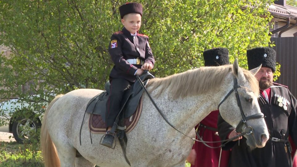 В селе Красновке Симферопольского района учеников кадетских классов привели к присяге В селе Красновке Симферопольского района учеников кадетских классов привели к присяге