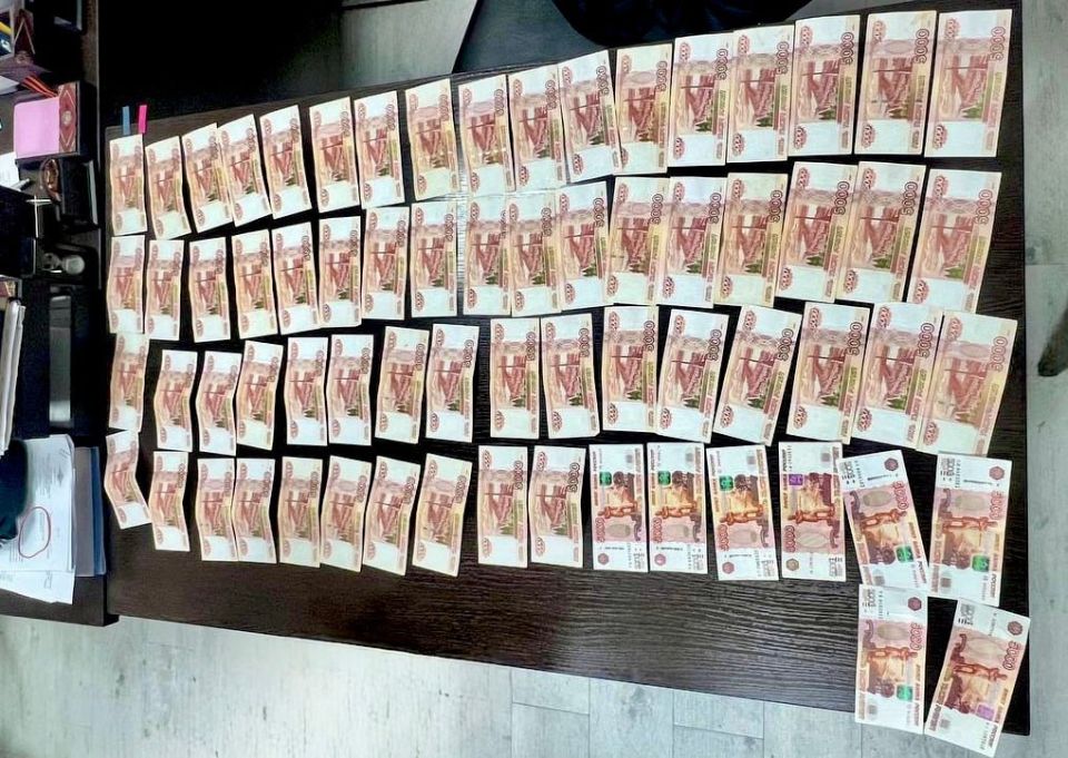 Дистанционные мошенники не только похищают деньги у пенсионеров, но и используют своих жертв в качестве курьеров Дистанционные мошенники не только похищают деньги у пенсионеров, но и используют своих жертв в качестве курьеров