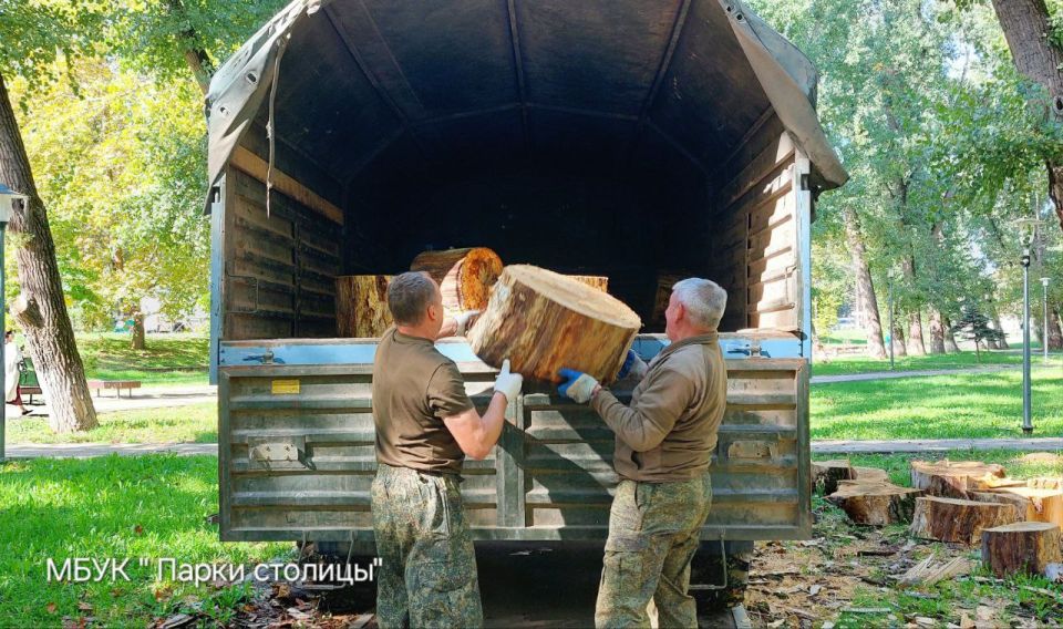 Продолжаем передавать "тепло": на обогрев бойцов СВО сегодня отправилась очередная партия дров из парков Симферополя Продолжаем передавать "тепло": на обогрев бойцов СВО сегодня отправилась очередная партия дров из парков Симферополя