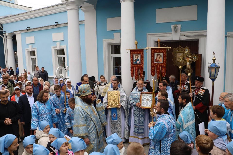 Кирилл Чебышев: Сегодня, в светлый и радостный праздник — Покров Пресвятой Богородицы, посетил праздничное богослужение в храме города Судака Кирилл Чебышев: Сегодня, в светлый и радостный праздник — Покров Пресвятой Богородицы, посетил праздничное богослужение в храме города Судака