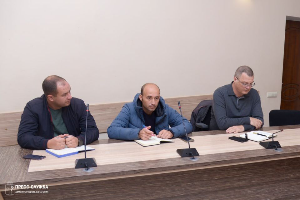 В Евпатории прошло еженедельное совещание с руководителями ресурсоснабжающих и коммунальных предприятий, на котором обсуждались актуальные вопросы жизнедеятельности города В Евпатории прошло еженедельное совещание с руководителями ресурсоснабжающих и коммунальных предприятий, на котором обсуждались актуальные вопросы жизнедеятельности города