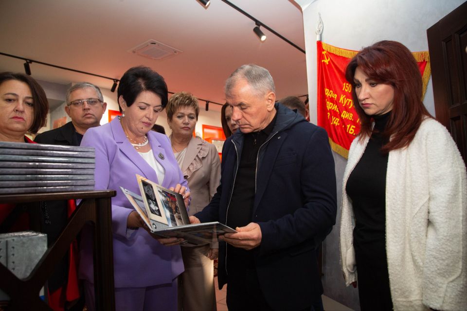 Владимир Константинов: Комплексное развитие Кировского района продолжается Владимир Константинов: Комплексное развитие Кировского района продолжается