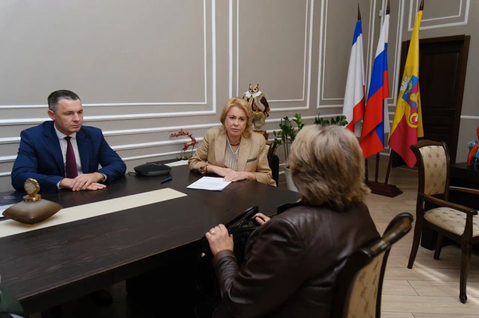 Янина Павленко: Земельный вопрос заявительницы, военного пенсионера, сегодня разобрали на личном приеме вместе с руководителем Следственного отдела по Ялте СК РФ Максимом Викторовичем Богдановичем