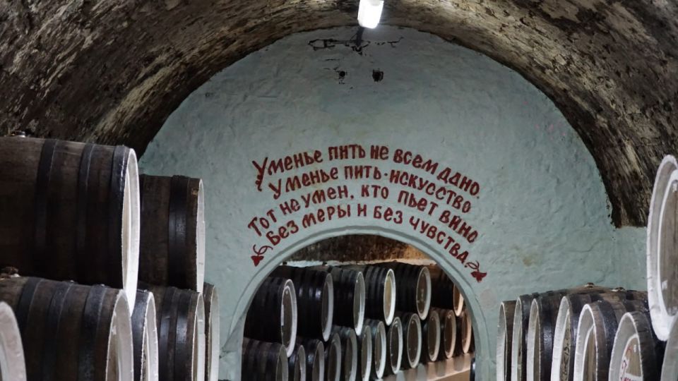 От Голицына до таинственных подземных тоннелей: Путешествие по легендарному винзаводу Крыма От Голицына до таинственных подземных тоннелей: Путешествие по легендарному винзаводу Крыма