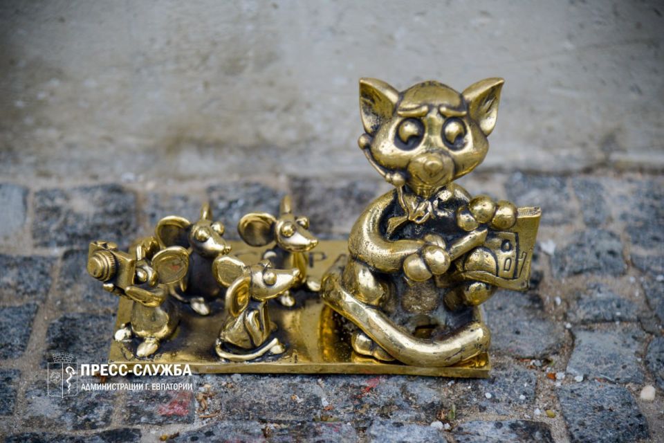 Необычные коты теперь украшают улицы Евпатории Необычные коты теперь украшают улицы Евпатории