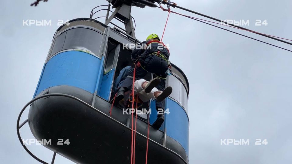 В Ялте спасатели провели учения на канатной дороге В Ялте спасатели провели учения на канатной дороге
