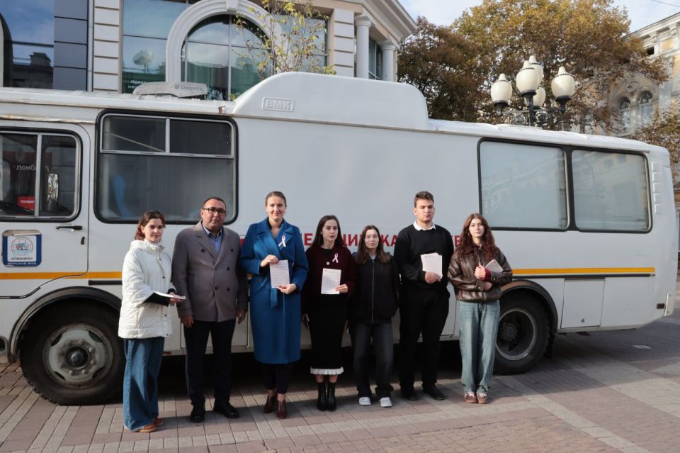 В Симферополе прошла акция, приуроченная к Всемирному дню борьбы с раком молочной железы