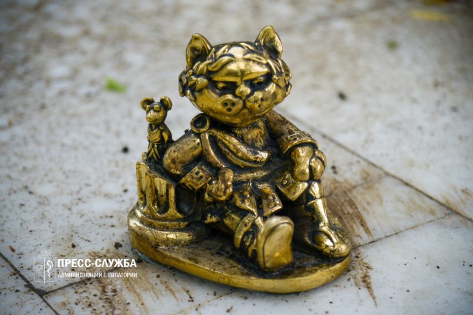 Необычные коты теперь украшают улицы Евпатории Необычные коты теперь украшают улицы Евпатории
