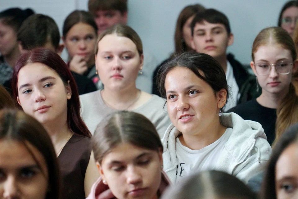 Александр Юрьев: В Добро.Центре Евпатории прошёл день открытых дверей Александр Юрьев: В Добро.Центре Евпатории прошёл день открытых дверей