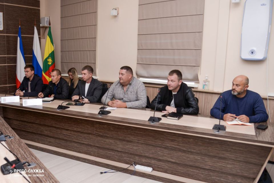В Евпатории прошло еженедельное совещание с руководителями ресурсоснабжающих и коммунальных предприятий, на котором обсуждались актуальные вопросы жизнедеятельности города В Евпатории прошло еженедельное совещание с руководителями ресурсоснабжающих и коммунальных предприятий, на котором обсуждались актуальные вопросы жизнедеятельности города