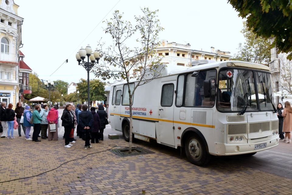 В Симферополе прошла акция, приуроченная к Всемирному дню борьбы с раком молочной железы В Симферополе прошла акция, приуроченная к Всемирному дню борьбы с раком молочной железы