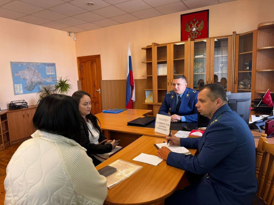 Заместитель прокурора республики Леонид Селивёрстов провел прием граждан в Бахчисарайском районе