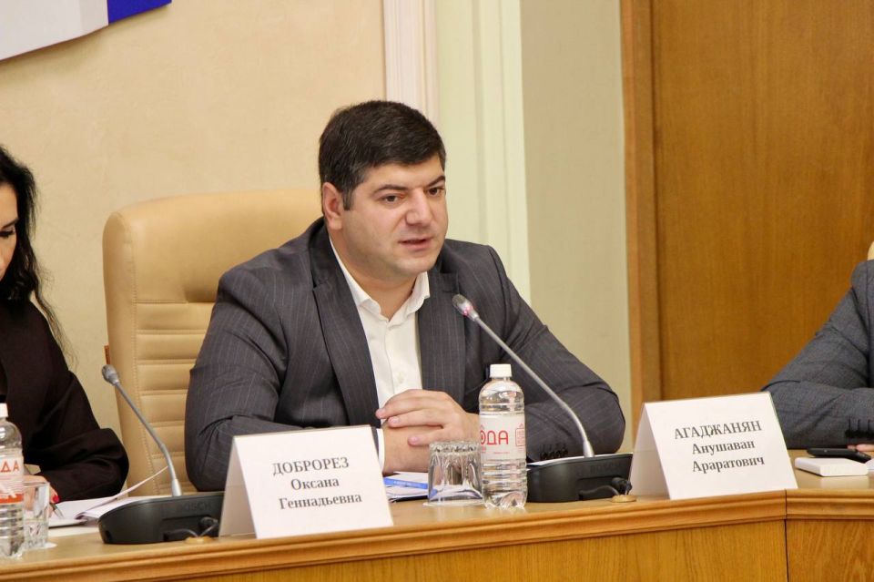 Более 900 торговых объектов в Крыму расширили перечень социально значимых товаров Более 900 торговых объектов в Крыму расширили перечень социально значимых товаров