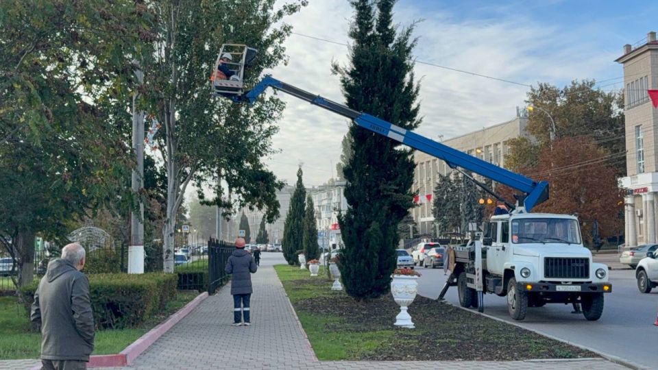 В Керчи провели ревизию уличного освещения вдоль центральных городских дорог – ул. Кирова и Еременко. Сотрудники ООО «Горсвет-Керчь» проверили исправность светильников, заменили перегоревшие лампочки В Керчи провели ревизию уличного освещения вдоль центральных городских дорог – ул. Кирова и Еременко. Сотрудники ООО «Горсвет-Керчь» проверили исправность светильников, заменили перегоревшие лампочки