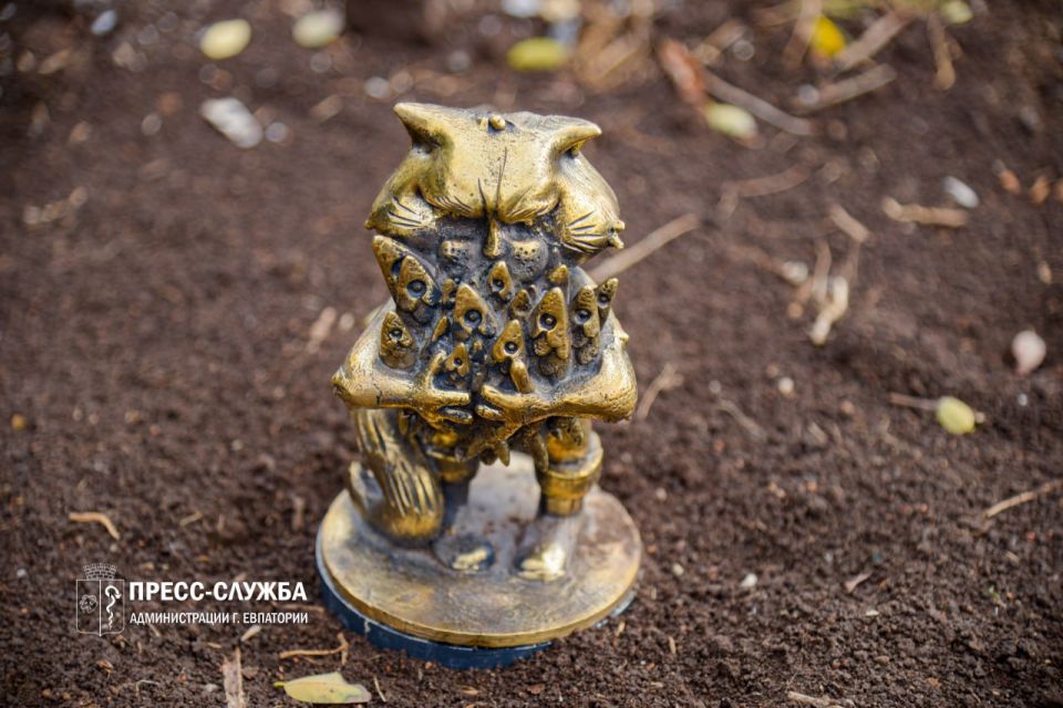 Необычные коты теперь украшают улицы Евпатории Необычные коты теперь украшают улицы Евпатории