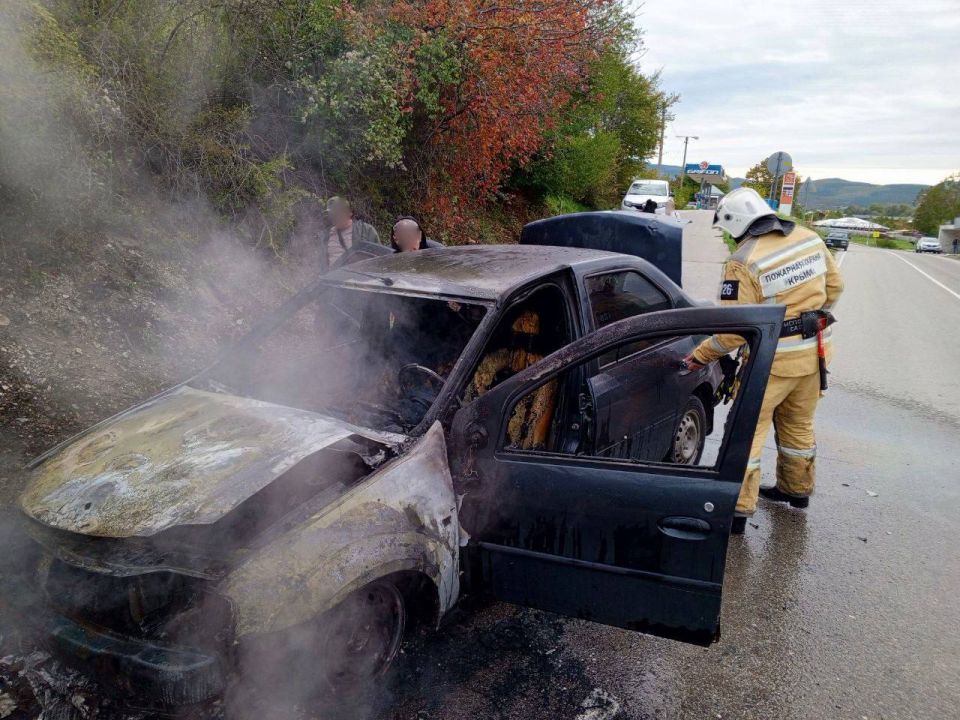 В Бахчисарайском районе сгорела легковушка В Бахчисарайском районе сгорела легковушка