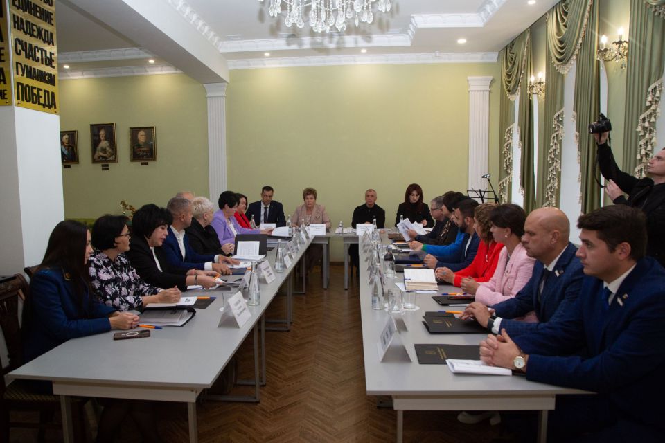 Владимир Константинов: Комплексное развитие Кировского района продолжается Владимир Константинов: Комплексное развитие Кировского района продолжается