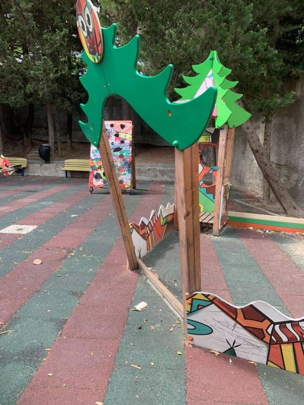 В Ялте прокуратура требует отремонтировать детскую площадку