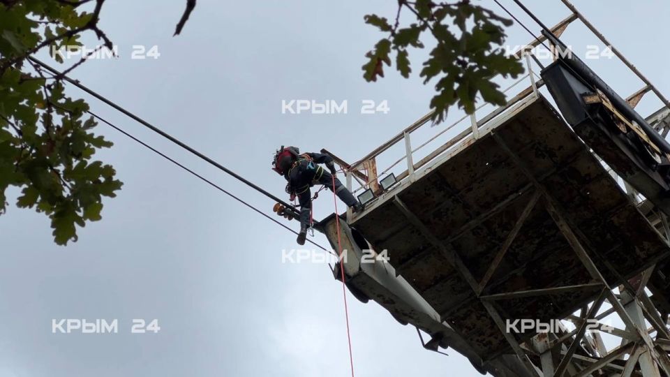 В Ялте спасатели провели учения на канатной дороге В Ялте спасатели провели учения на канатной дороге