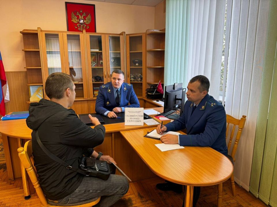 Заместитель прокурора республики Леонид Селивёрстов провел прием граждан в Бахчисарайском районе Заместитель прокурора республики Леонид Селивёрстов провел прием граждан в Бахчисарайском районе