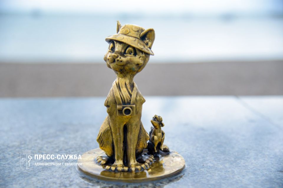 Необычные коты теперь украшают улицы Евпатории Необычные коты теперь украшают улицы Евпатории