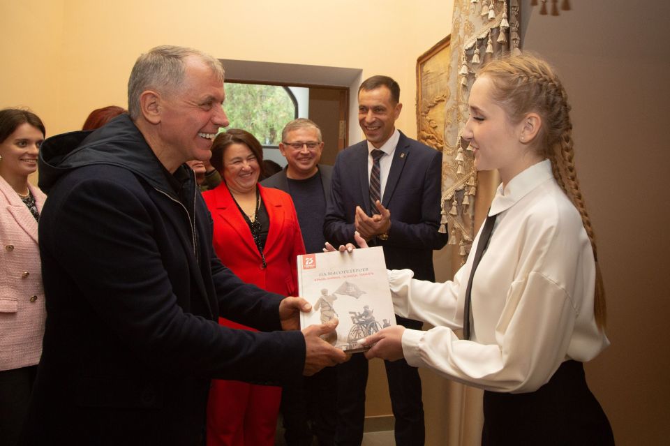 Владимир Константинов: Комплексное развитие Кировского района продолжается Владимир Константинов: Комплексное развитие Кировского района продолжается